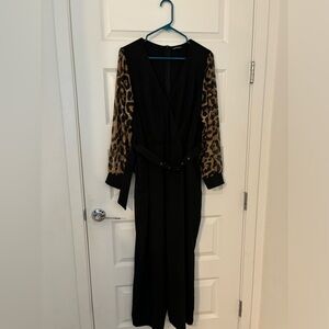 Jumpsuit Black Leopard print with belt